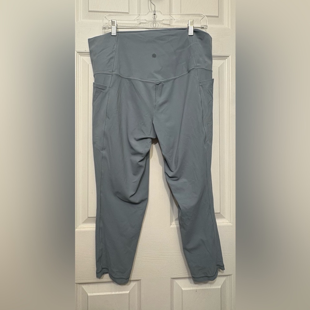 Athleta capri pocket leggings